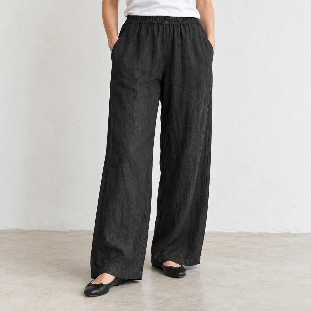 The Wide-Leg Linen Trouser in Black
