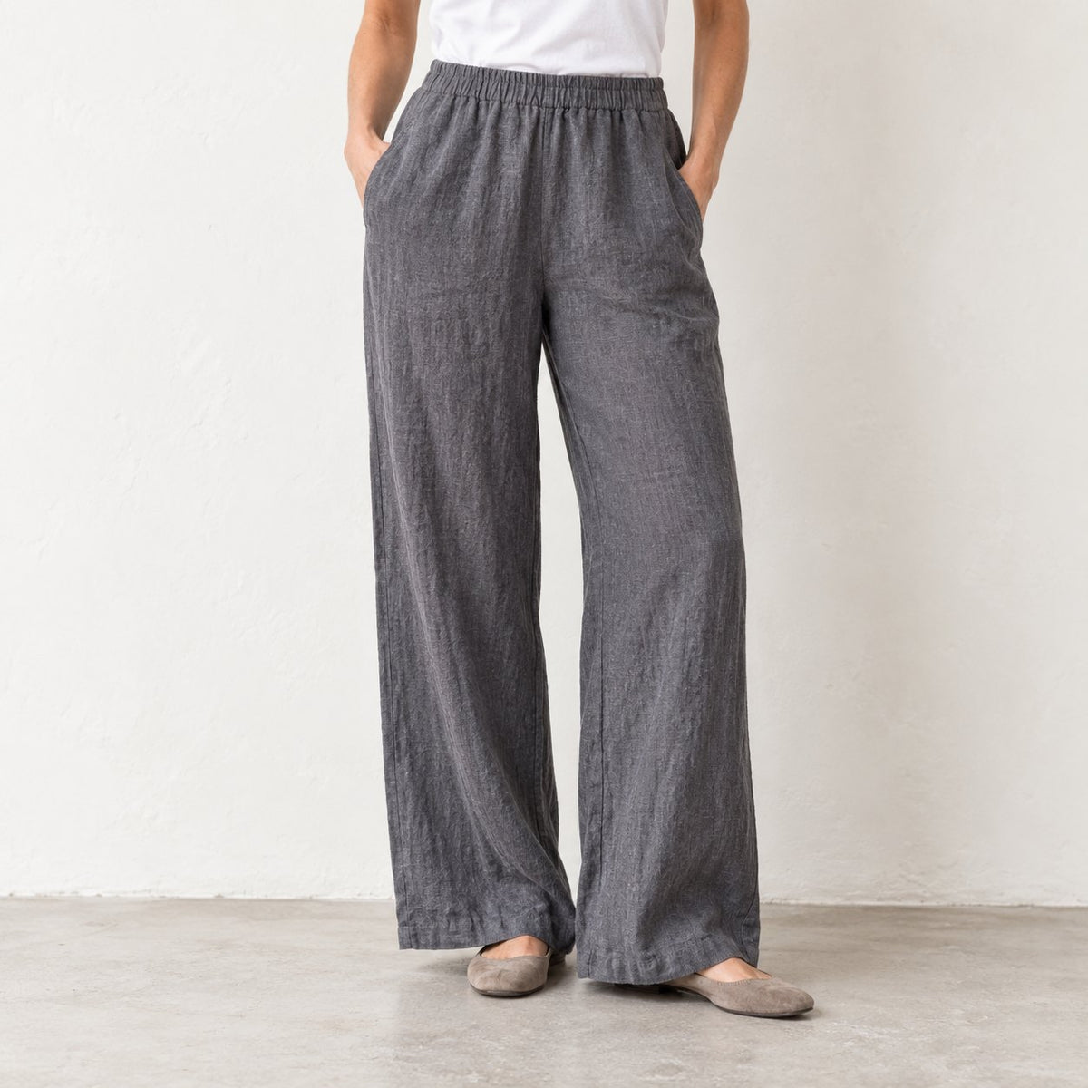 The Wide-Leg Linen Trouser in Charcoal Gray
