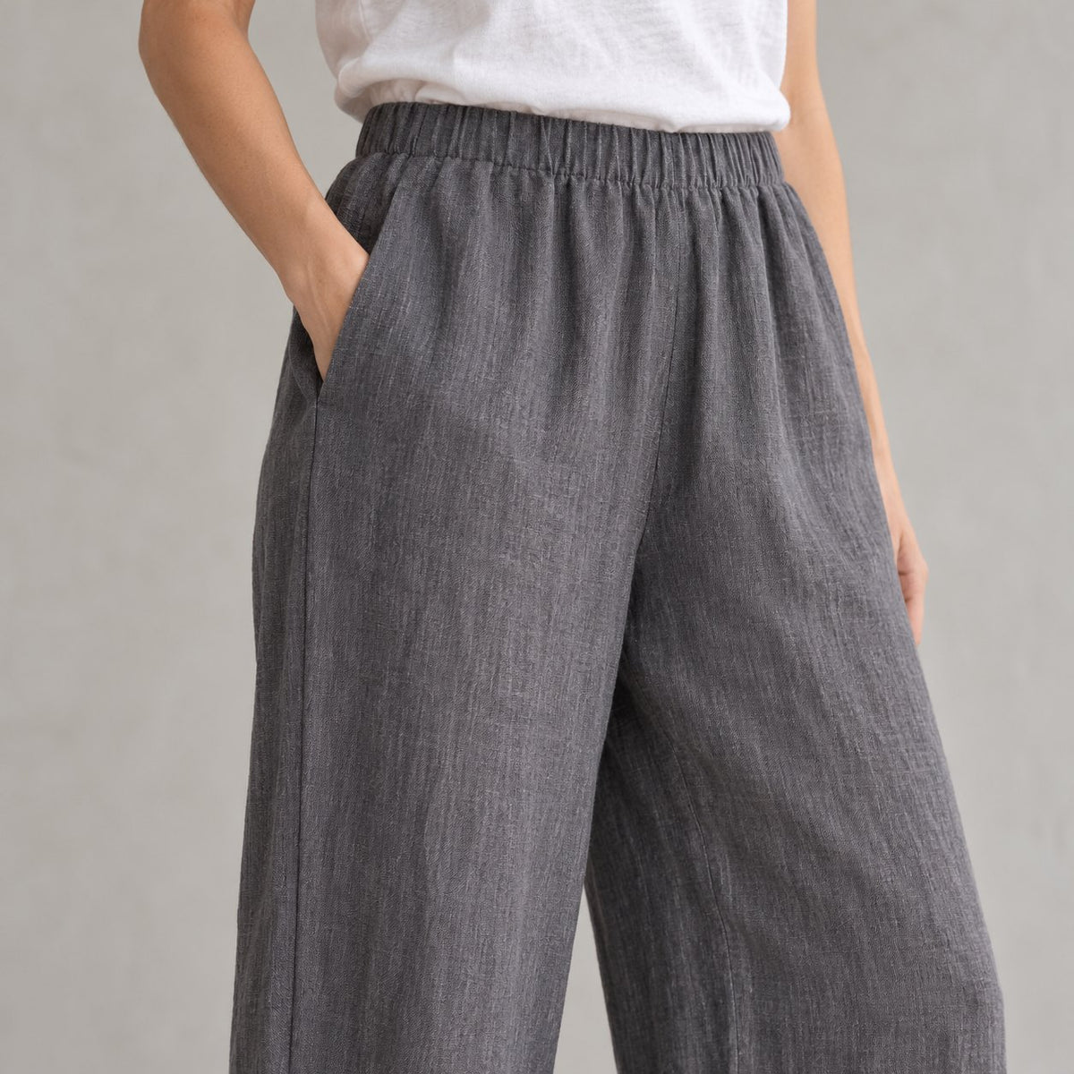 The Wide-Leg Linen Trouser in Charcoal Gray, detail view