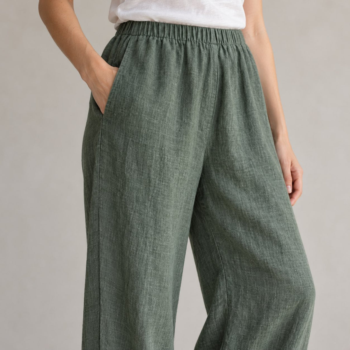 The Wide-Leg Linen Trouser in Forest Green, detail view