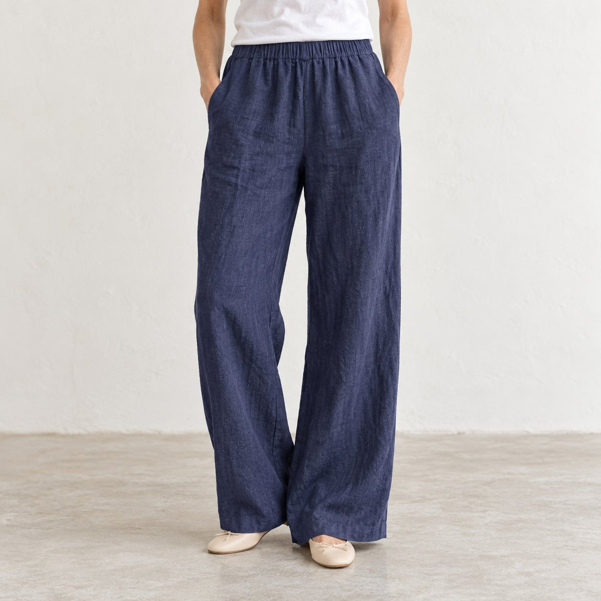 The Wide-Leg Linen Trouser in Navy Blue