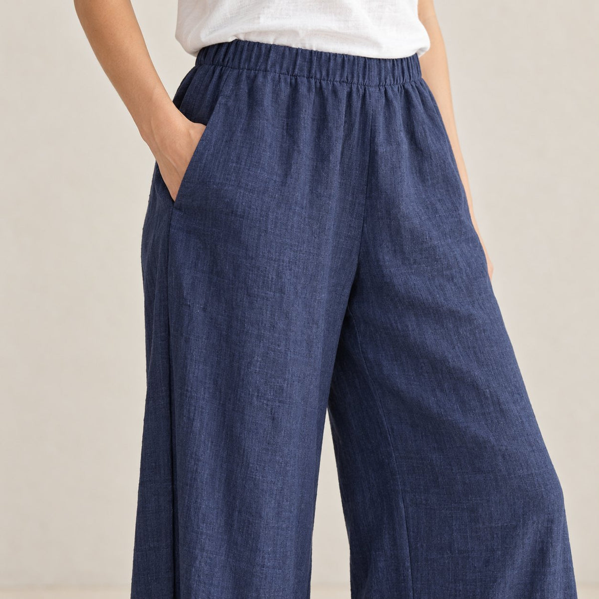 The Wide-Leg Linen Trouser in Navy Blue, detail view