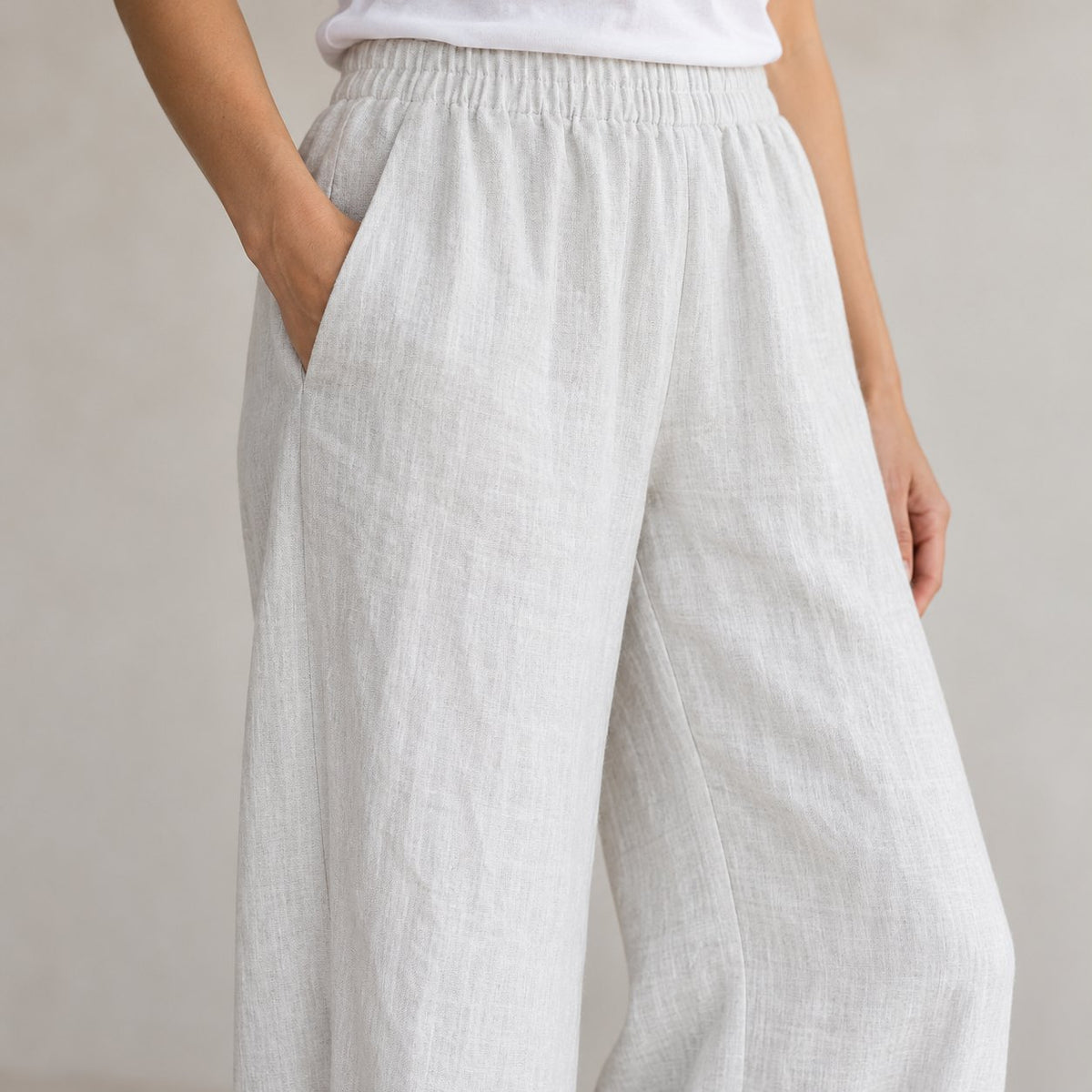 The Wide-Leg Linen Trouser in Off White, detail view