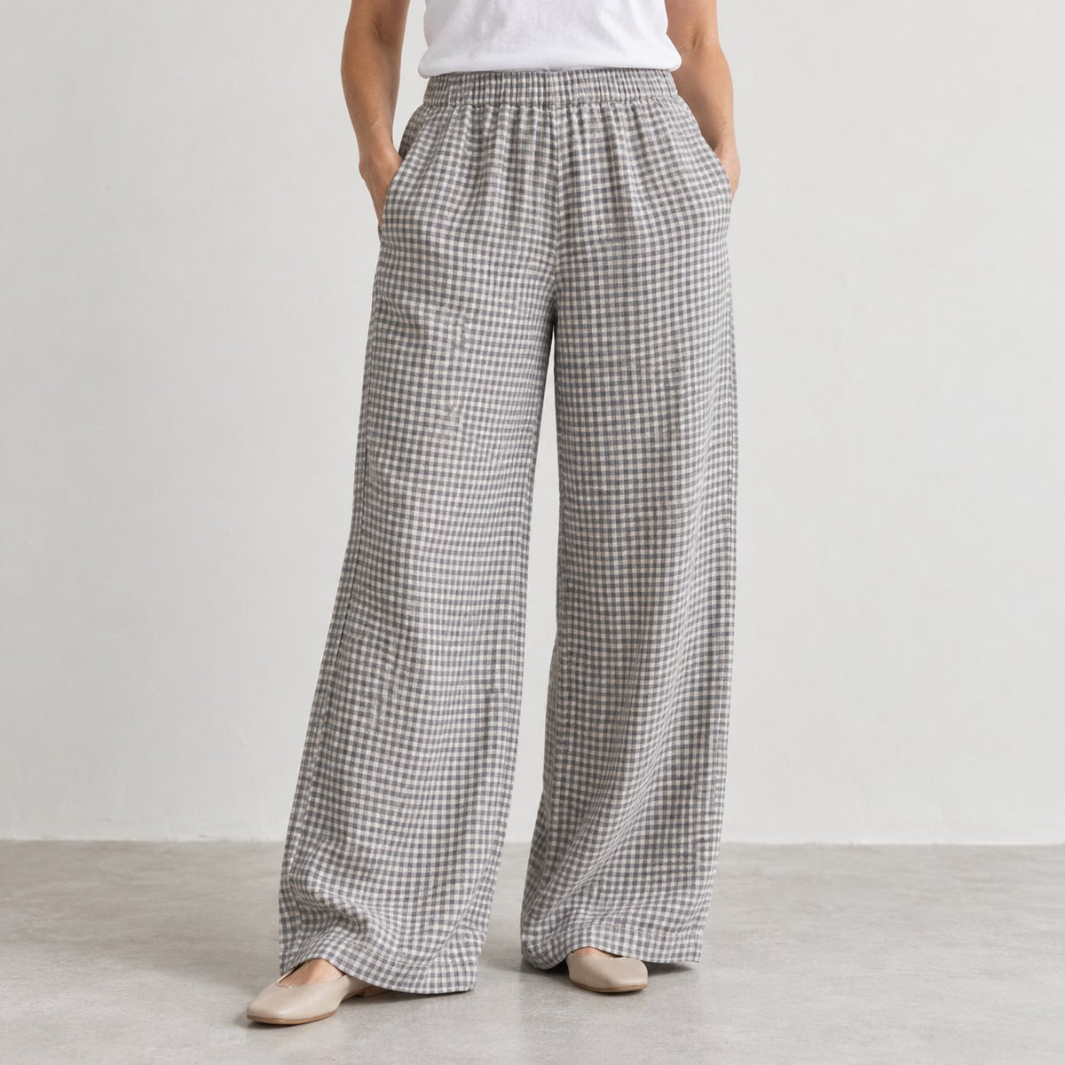 The Wide-Leg Linen Trouser in Small Gray Checks
